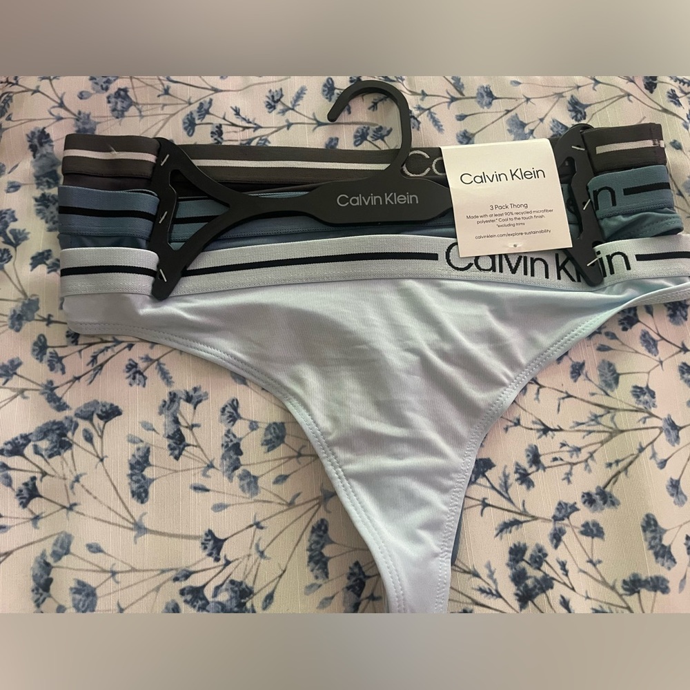 Calvin Klein Women's Monochrome Cotton Thongs Panties Underwear Pack 3 Small